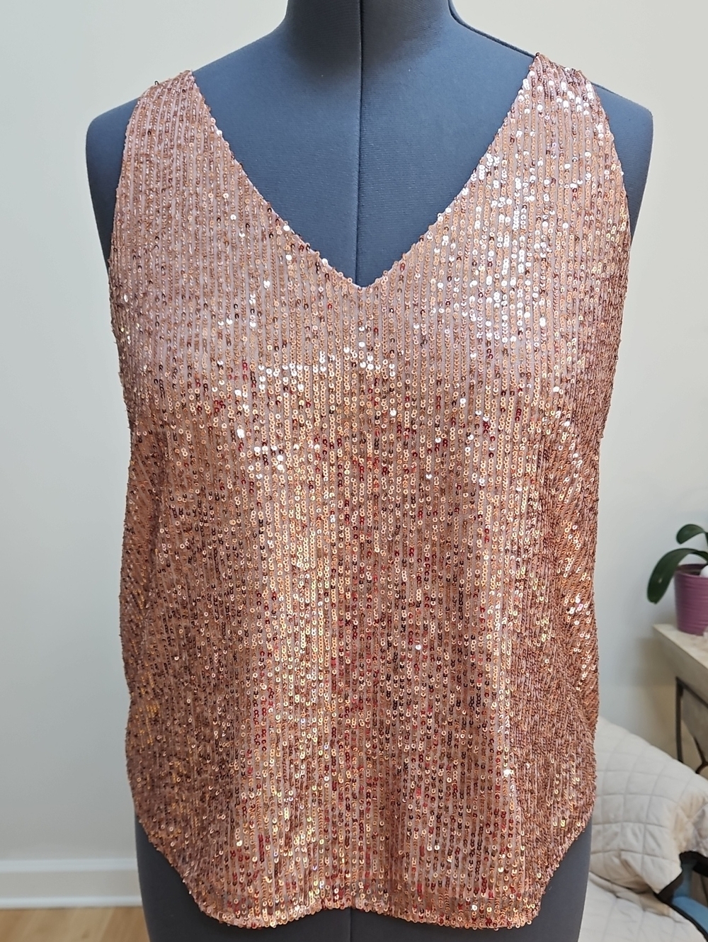 $10 Or 3/$15 LOFT Blush Sequin V-Neck Shell Top